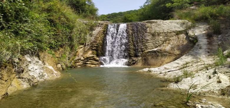 Towards the Kapaj Waterfall