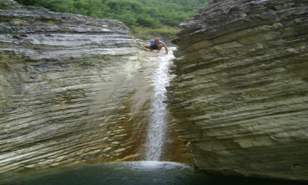 Towards the Kapaj Waterfall