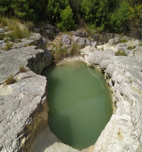 Towards the Kapaj Waterfall